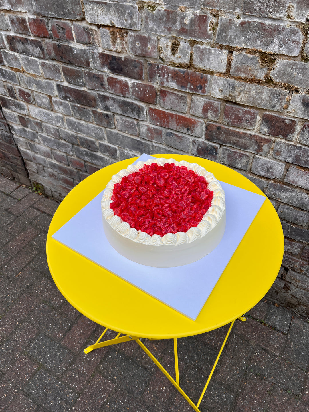 Large Round Single Layer Italian-Style Cakes