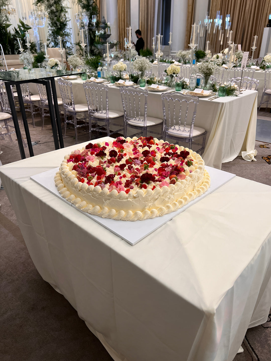 Large Round Single Layer Italian-Style Cakes
