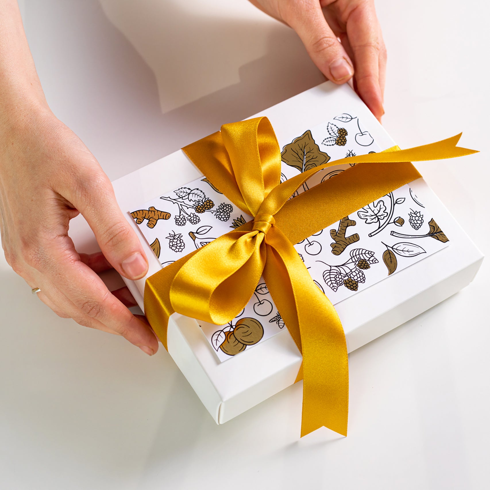 Gift Wrap - Gift Box & Gold Ribbon – EK BAKERY